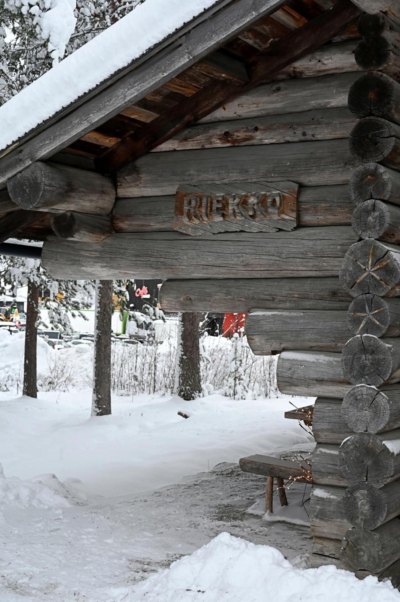 Classic Log Cabin Ski-In Ski-Out Levi Exterior photo