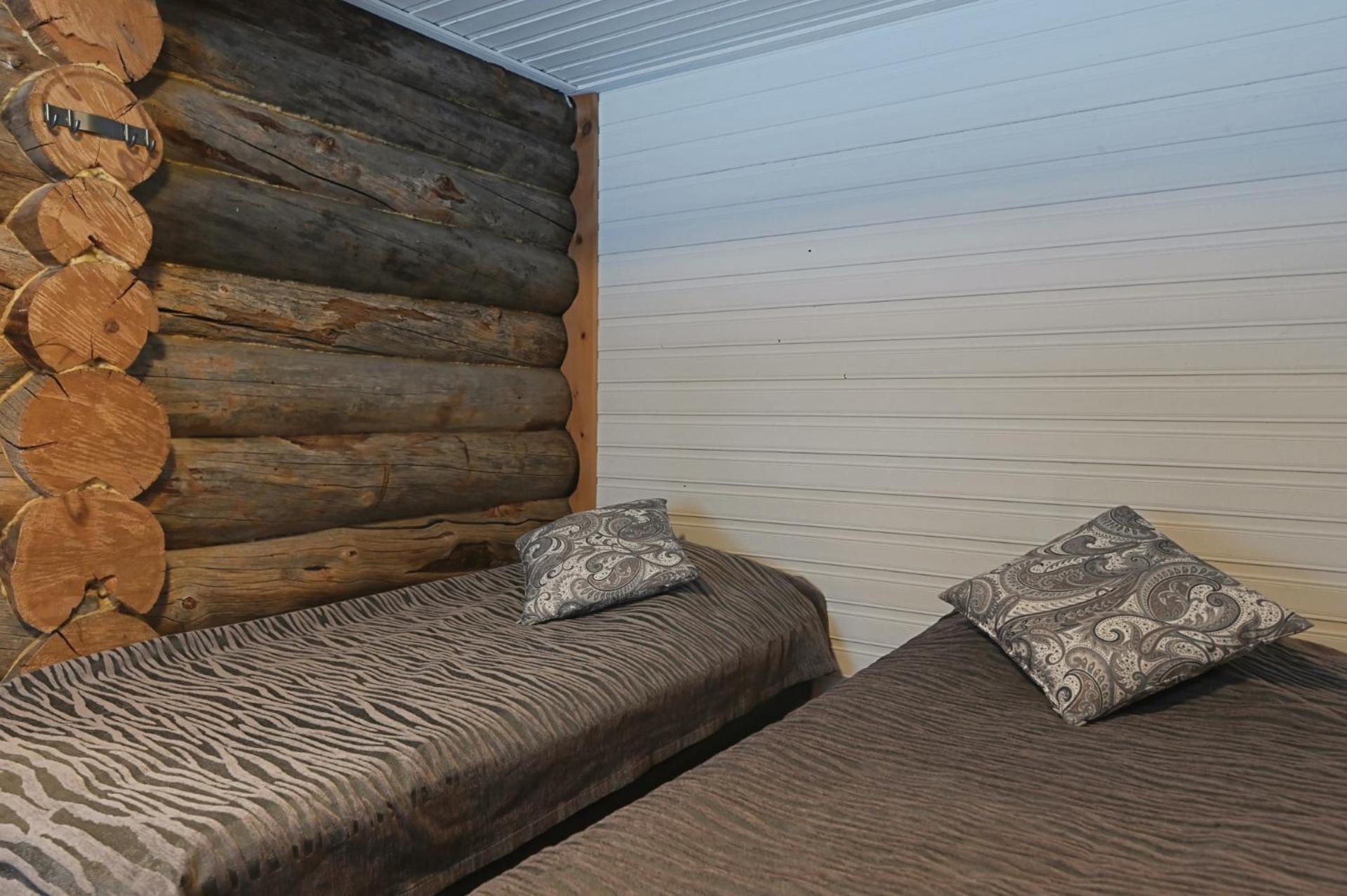 Classic Log Cabin Ski-In Ski-Out Levi Room photo